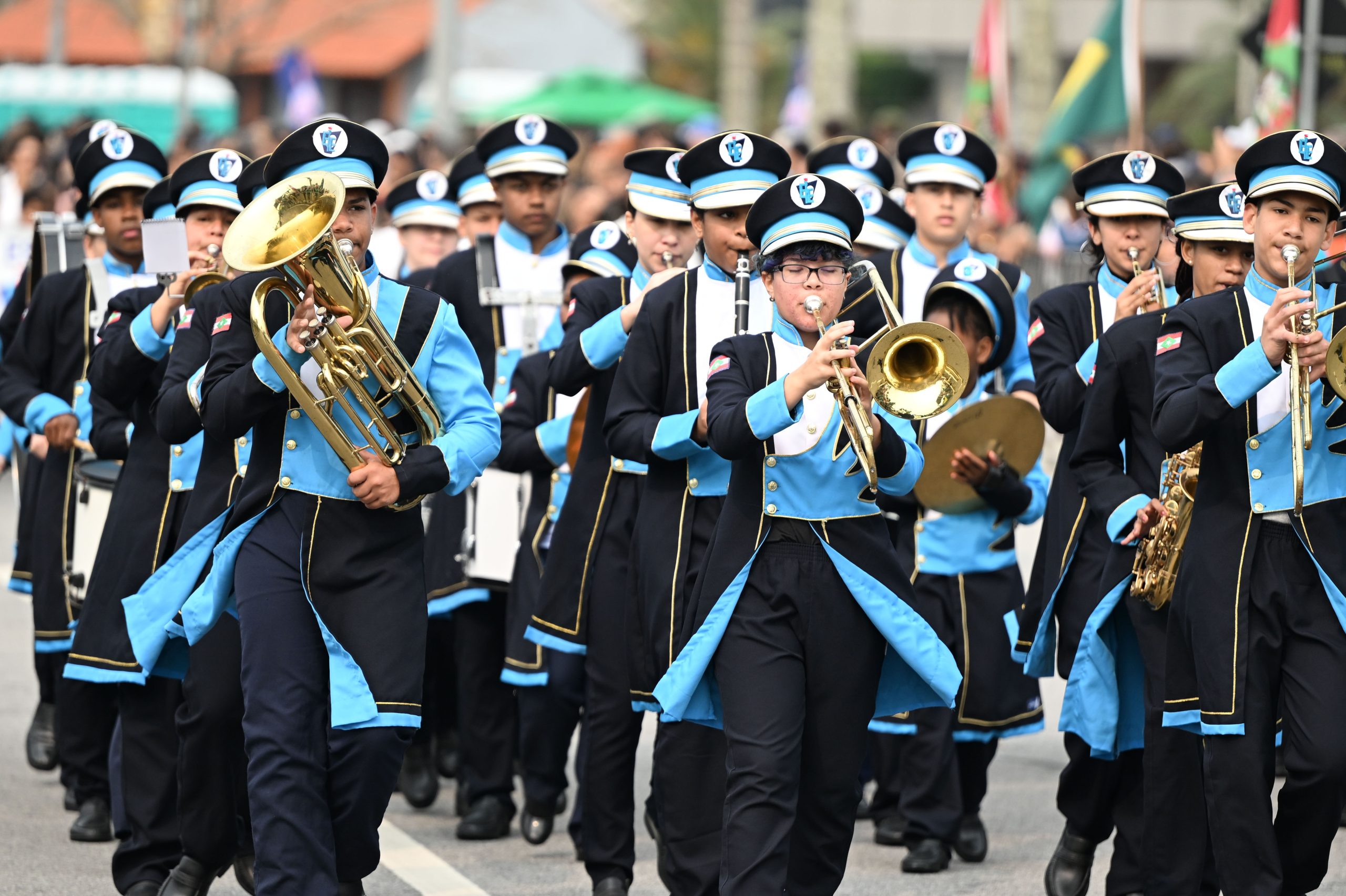Estudantes da rede estduald e ensino abriram desfile cívico-militar