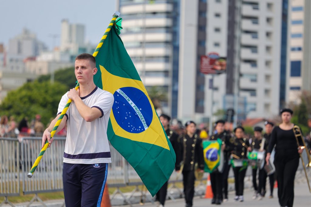 Estudantes da rede estadual no desfile de 7 de setembro em Florianópolis