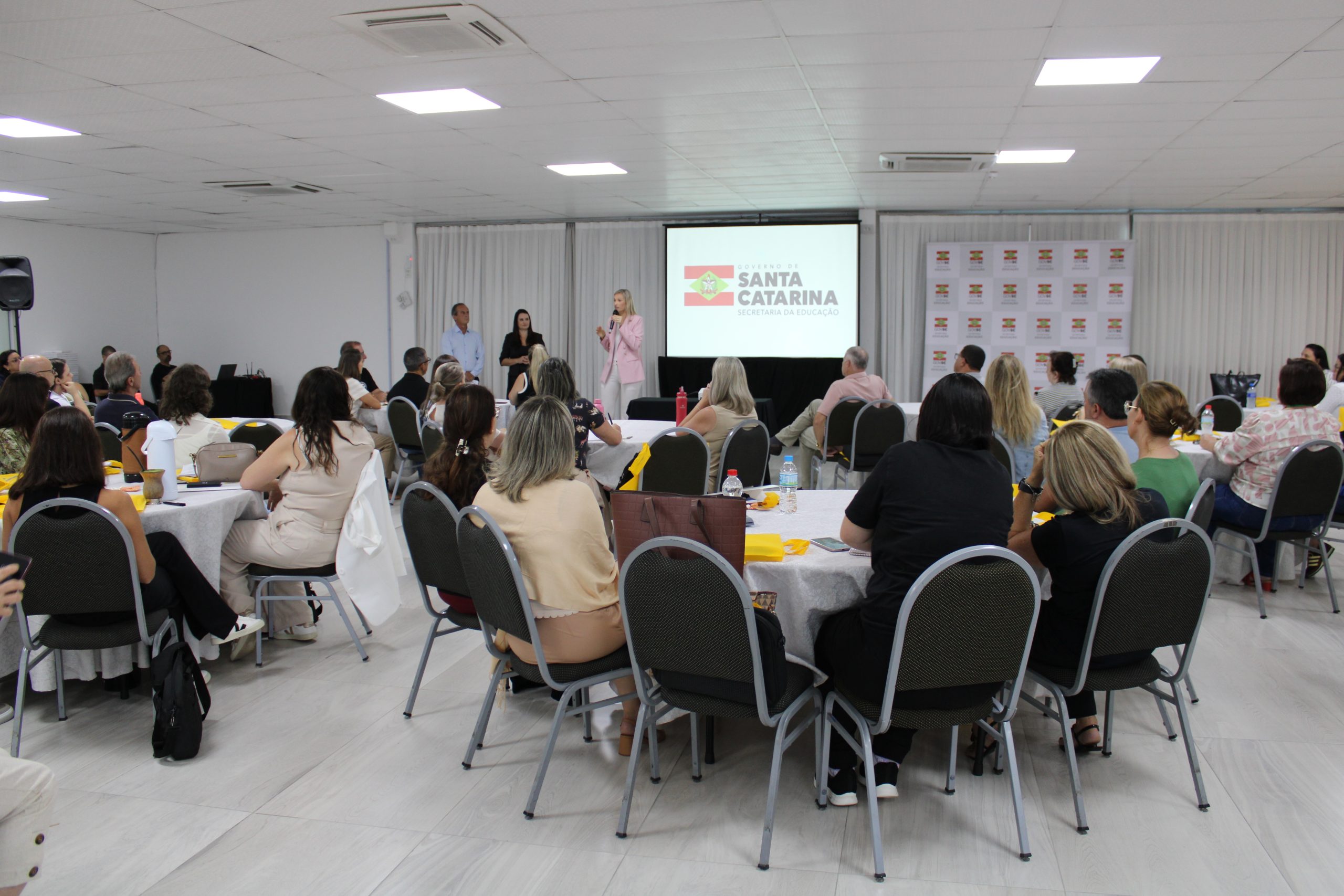 Educação capacita servidores para uso do o Programa Dinheiro Direto na Escola e do Cartão de Pagamento