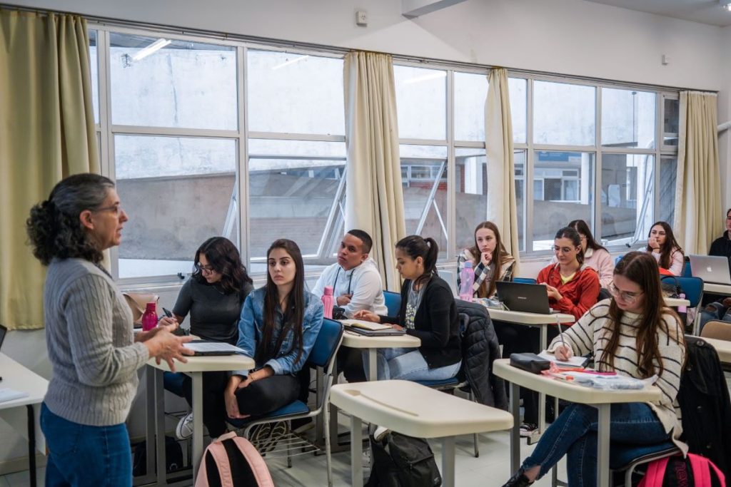 Estudantes beneficiados pelos programas Universidade Gratuita e Fumdesc têm até quinta-feira para renovar seus cadastros