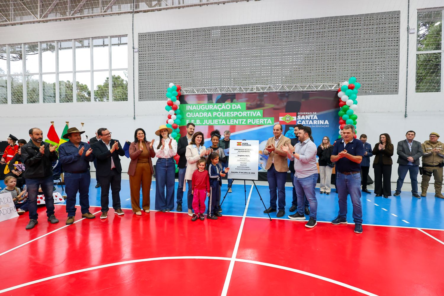 Governo do Estado entrega reforma e quadra poliesportiva da EEB Prof. Julieta Lentz Puerta em Joaçaba
