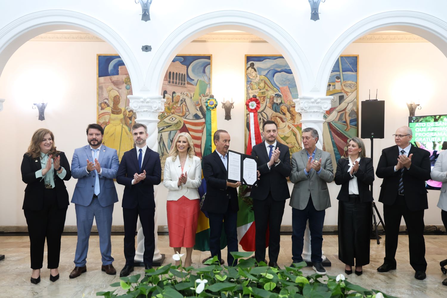 Governo de SC sanciona lei que aprimora Universidade Gratuita e Fumdesc e oficializa melhorias nos programas