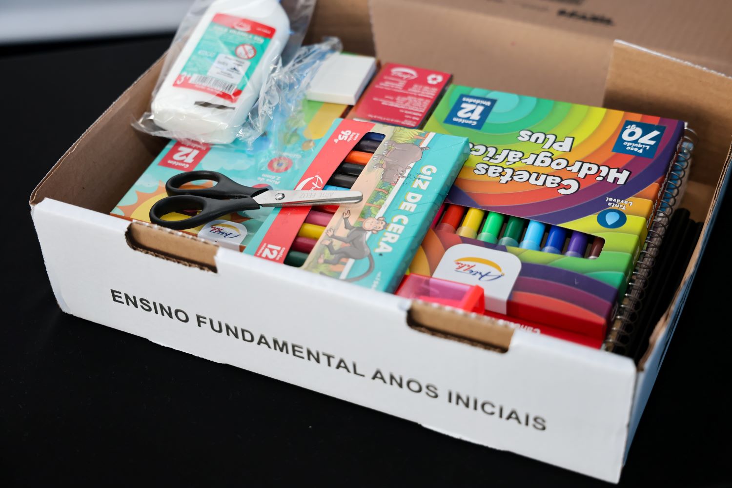 Kits de material escolar para estudantes da rede estadual de ensino