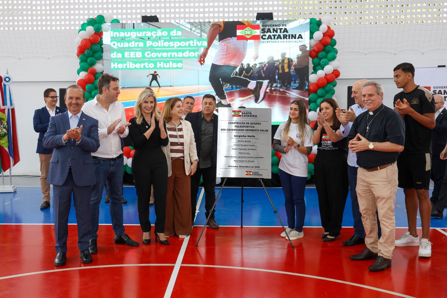Governo de SC inaugura quadra da EEB Gov. Heriberto Hulse