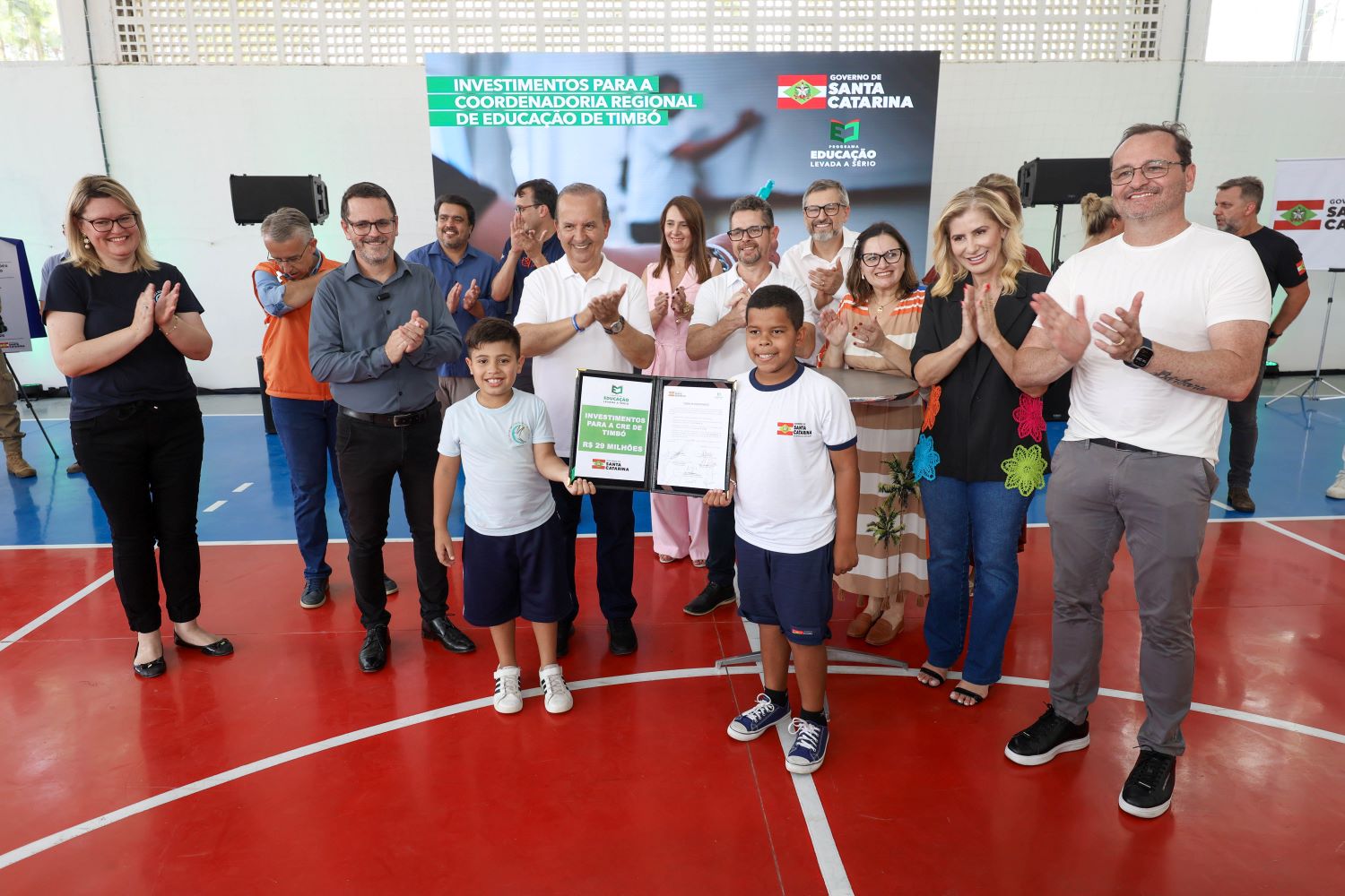 Governo de SC entrega novo ginásio de escola estadual de Indaial e estimula desenvolvimento integral dos estudantes