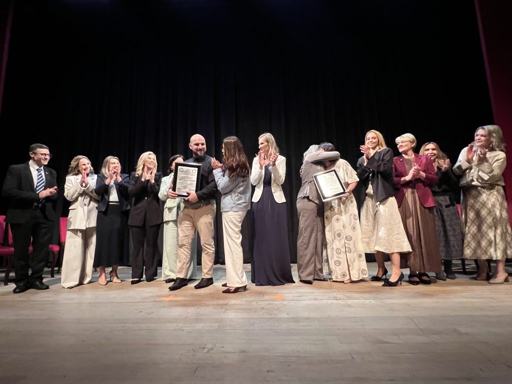 Prêmio Educador Elpídio Barbosa presta homenagem a 39 professores da rede estadual em Florianópolis